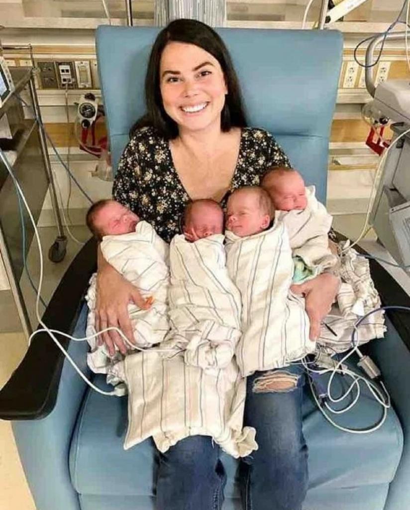Рождения четверых детей. Девушки которые родили 2 детей. Беременность четверняшки.